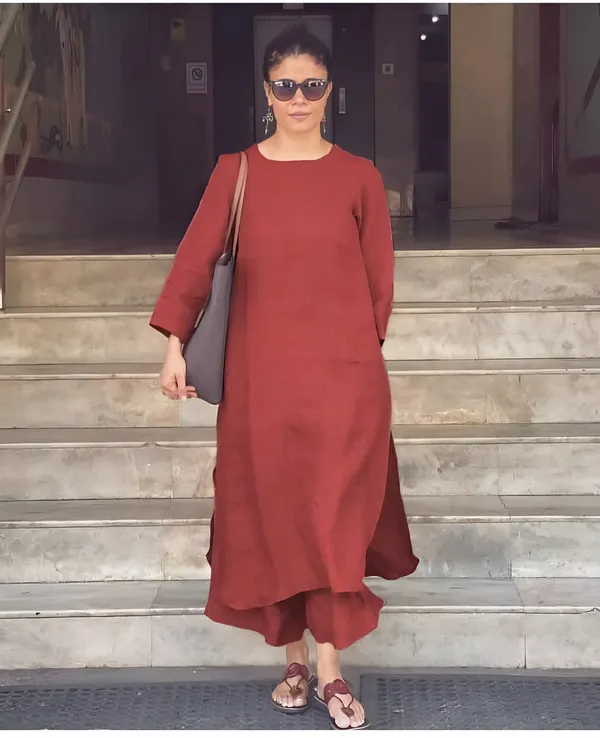 Premium_cotton_slub_monochrome_kurti_set_with_minimalistic_design_and_everyday_elegance