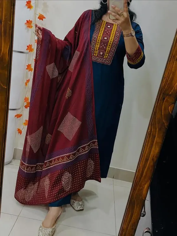 Women_Printed_Cotton_Kurta_Pant_Dupatta_Set