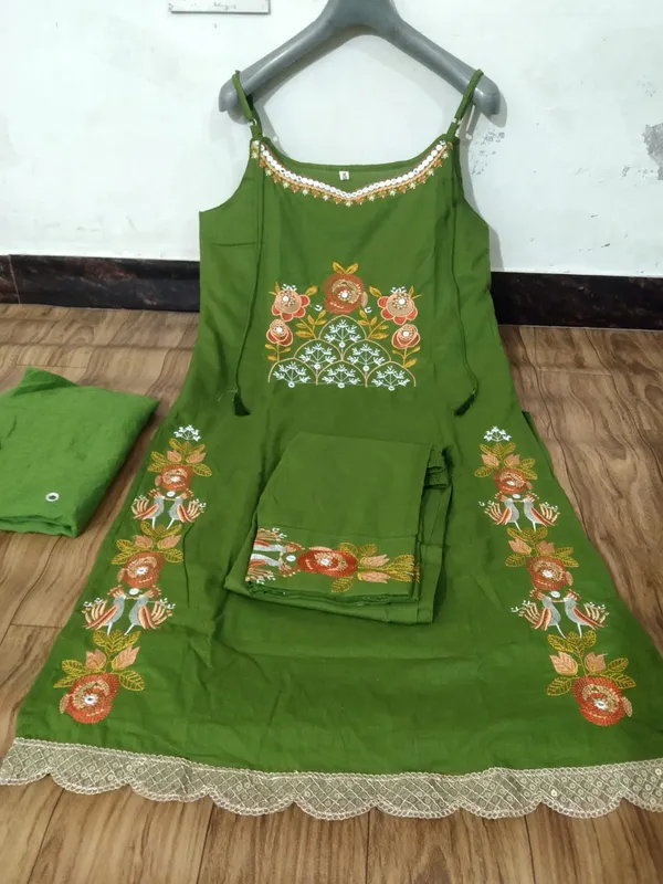 Stylish_cotton_embroidered_sleeveless_kurti_set_with_chic_festive_detailing