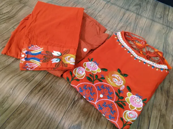 Stylish_cotton_embroidered_sleeveless_kurti_set_with_chic_festive_detailing