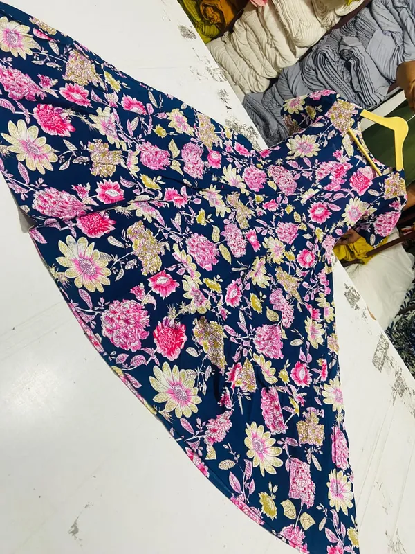 Beautiful_Cotton_Midi_Kurti_with_Puff_Sleeves_-_Floral_Print