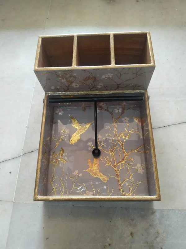 Golden_Bird_Cutlery_+_Napkin_Holder