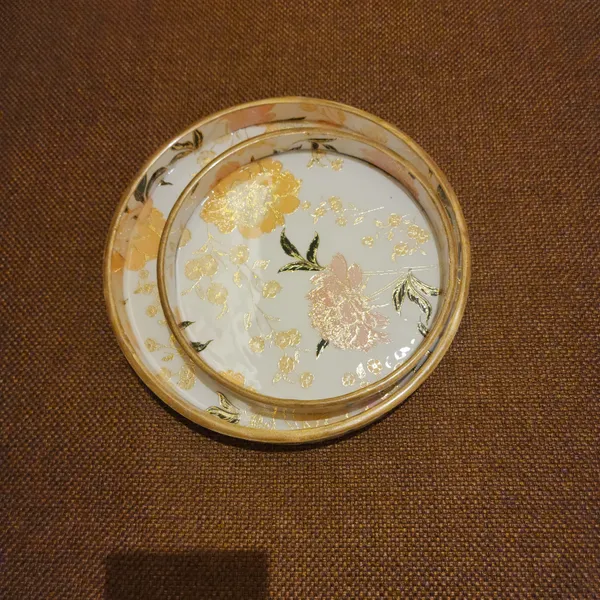 Pack_of_2_White_Flower_Round_Wooden_Handicraft_Trays