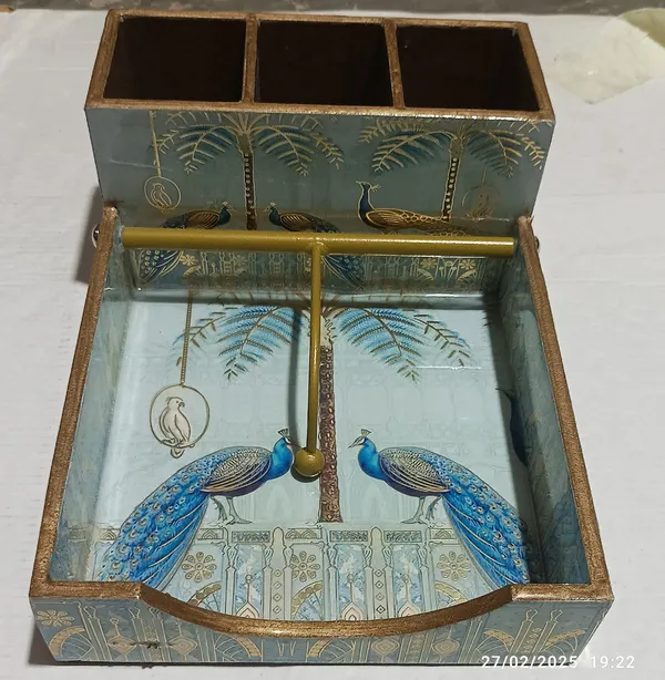 Peacock_Wall_cutlery_holder_with_square_napkin_holder_tray