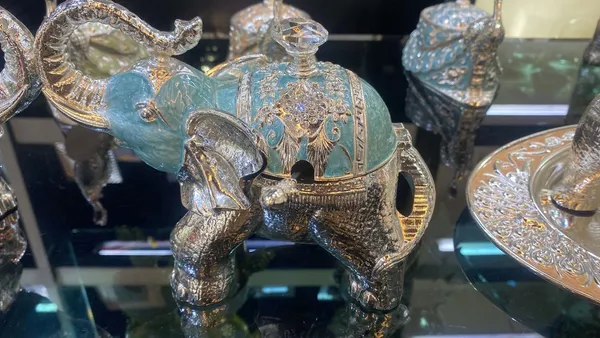 Royal_Elephant_Refreshment_Box