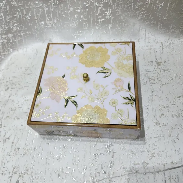 White_Flower_Decorative_Box_With_Lid_|_Multipurpose_Box_For_Serving_Dry_Fruits_Or_Snacks,_Storing_Jewellery,_Organizing_Accessories_|_Elegant_Gifting_Option_With_4_Removable_Compartments_|_Home_Decor