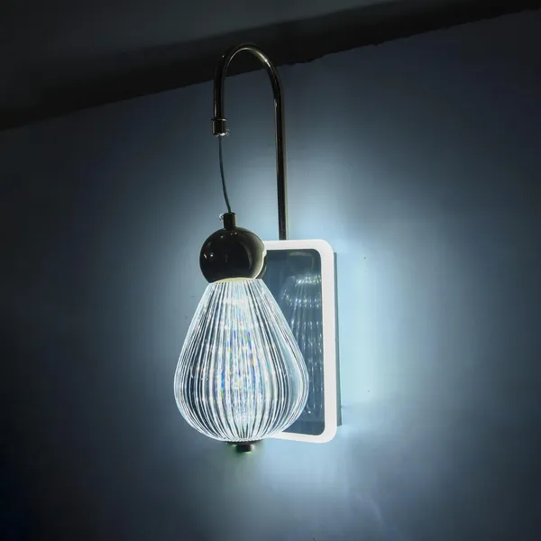 Gold_&_Clear_Decorative_8_Watt_Crystal_Diamond_Wall_Lamp