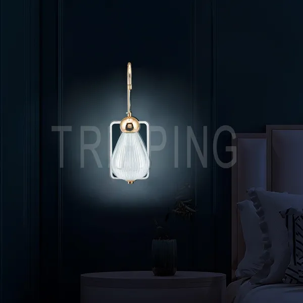 Gold_&_Clear_Decorative_8_Watt_Crystal_Diamond_Wall_Lamp
