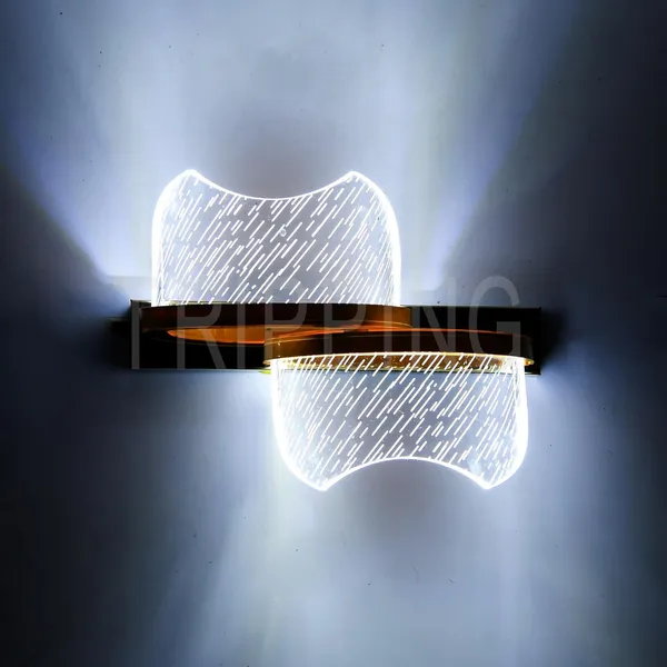 Gold_&_Clear_Decorative_10_Watt_Modern_Acrylic_Wall_Lamp