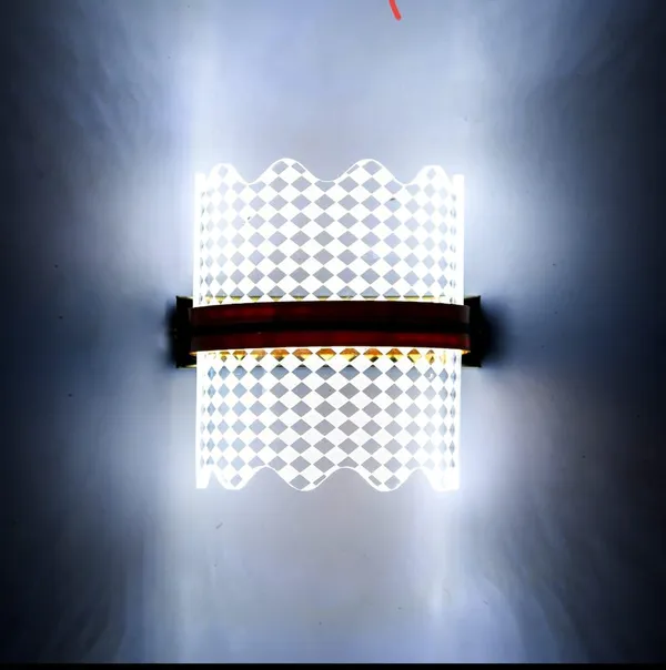 Gold_&_Clear_Decorative_Wave_Glass_Wall_Lamp