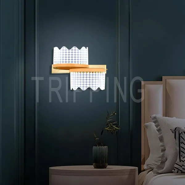 Gold_&_Clear_Decorative_Dual_Glass_Panel_Wall_Lamp