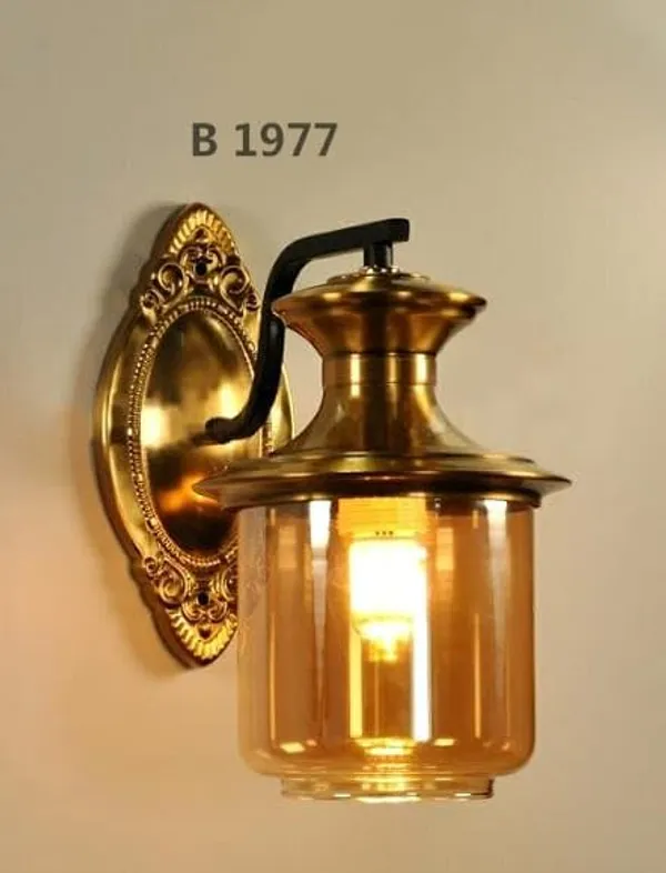 Gold_Decorative_Elegant_7_Watt_Classic_Wall_Lamp_With_Amber_Glass_Shade