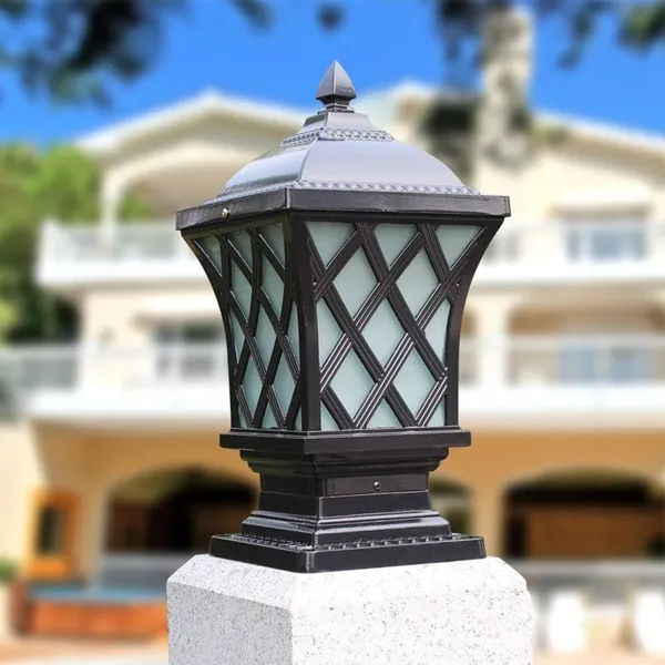 Gold_Decorative_Waterproof_Outdoor_Gate_Pillar_Lamp_With_Pvc_Glass