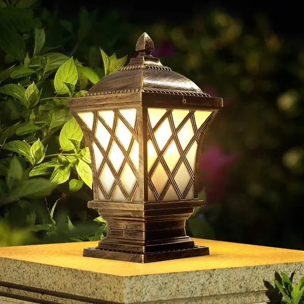 Gold_Decorative_Waterproof_Outdoor_Gate_Pillar_Lamp_With_Pvc_Glass