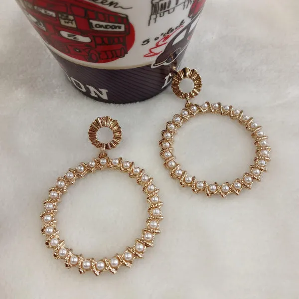 Gold_Plated_Floral_Design_With_Circle_Shaped_Pearl_Art_Fashion_Pearl_Earring_1542_For_Women_&_Girls