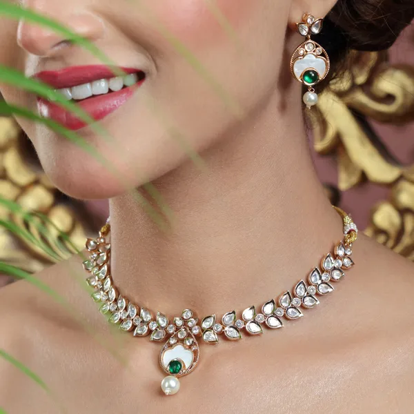 Polki_Necklace_with_Mother_of_Pearl_&_Emerald_For_Women_&_Girls