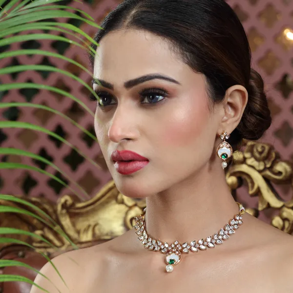 Polki_Necklace_with_Mother_of_Pearl_&_Emerald_For_Women_&_Girls