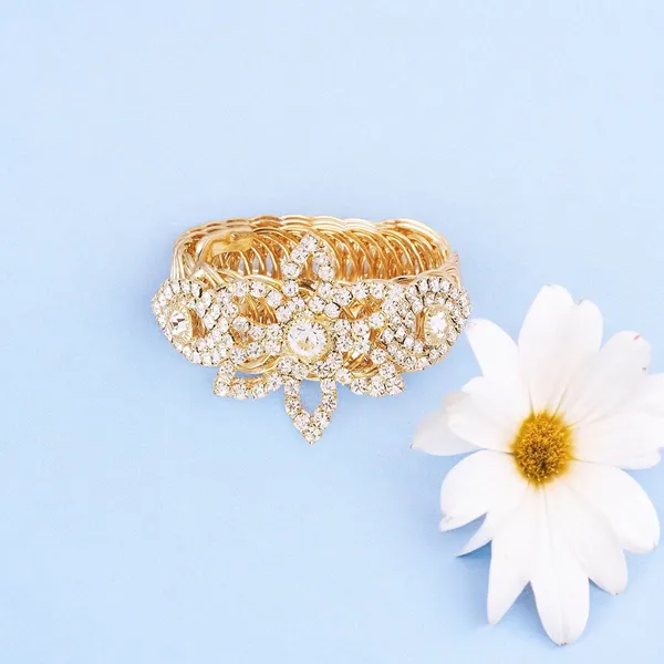 Elegant_Gold-Plated_Crystal_Brecelet_For_Women_&_Girls