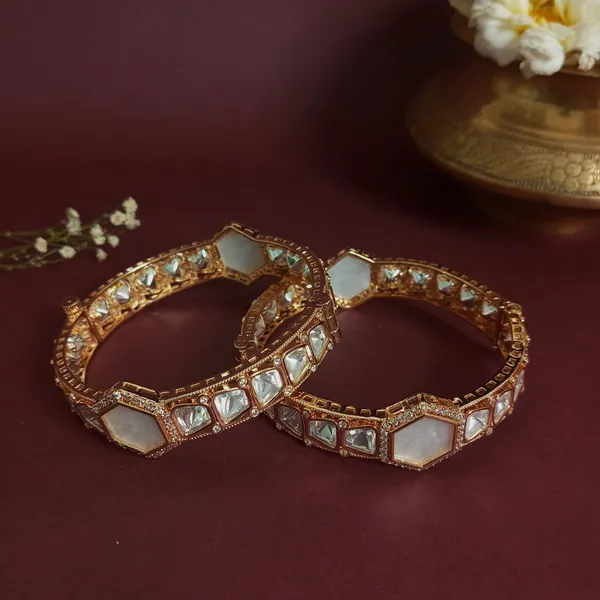 Elegant_Gold-Plated_Kundan_Bangles_For_Women_&_Girls