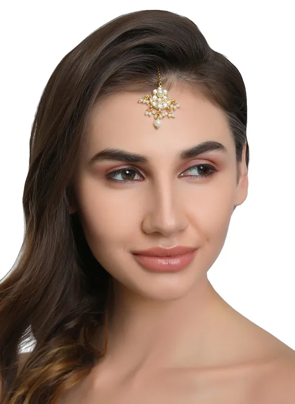 Elegant_Gold-Plated_Maang_Tikka_with_Pearl_Chain_For_Women_&_Girls