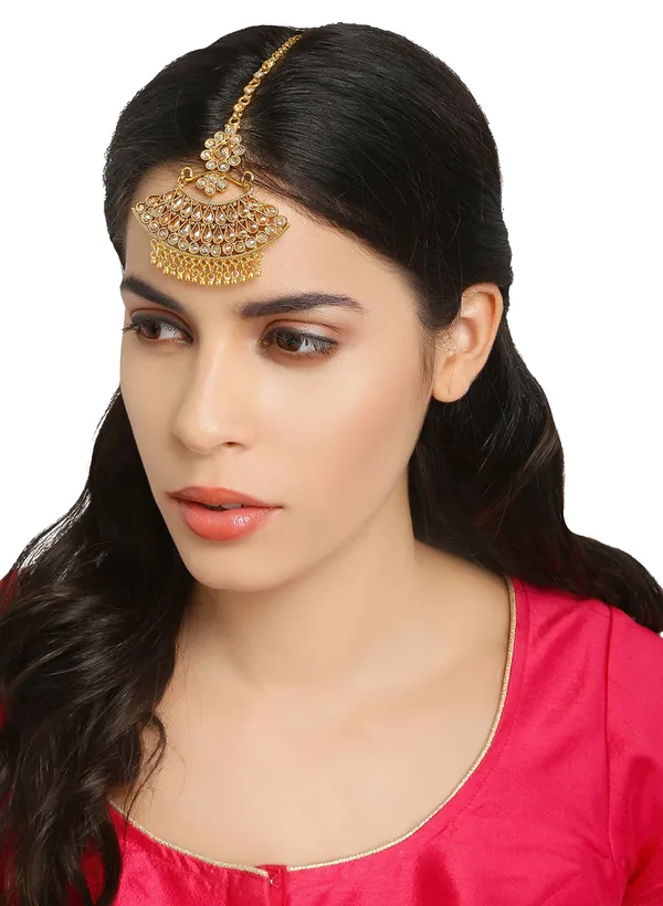 Elegant_Kundan_Maang_Tikka_with_Delicate_Pear-Shaped_Detaili_For_Women_&_Girls