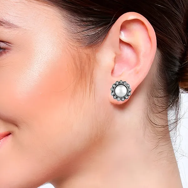 Elegant_Silver_Flower_Stud_Earrings_-_Delicate_and_Timeless_For_Women_&_Girls