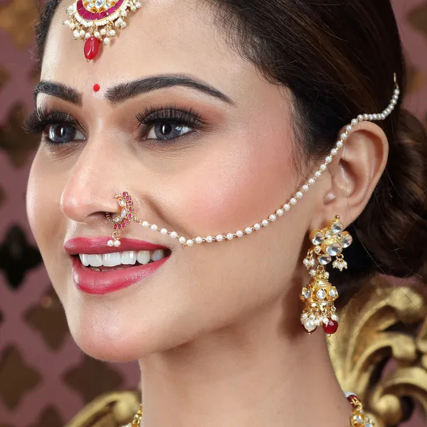 Emerald_And_Kundan_Gold_Nose_Ring_For_Women_&_Girls