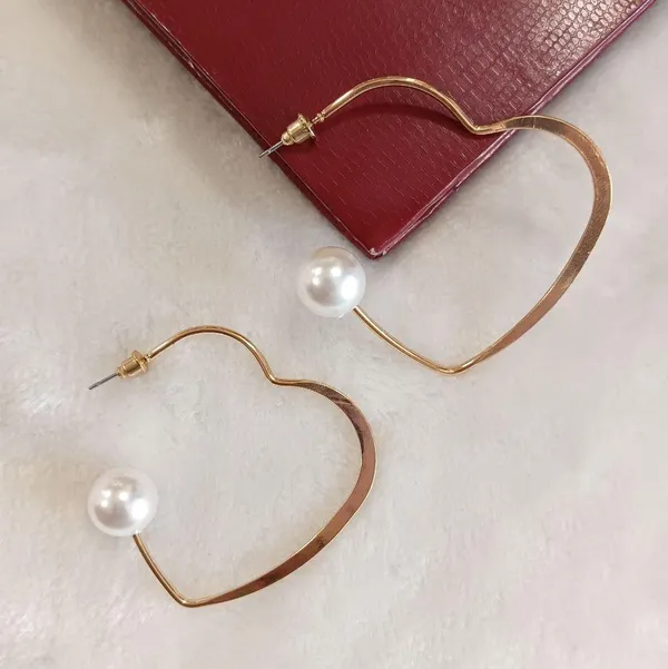 Gold_Plated_Heart_Shaped_With_Pearl_Fashion_Pearl_Earring-PER_1551_For_Women_&_Girls