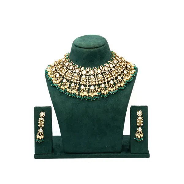 Gold-Plated_Kundan_Choker_Necklace_Set_with_Emerald_Bead_Detailing_For_Women_&_Girls