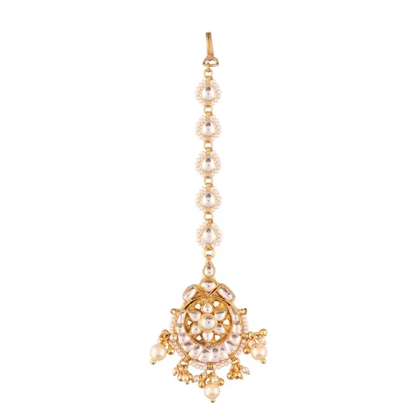 Gold-Plated_Maang_Tikka_with_Kundan_and_Pearl_Detailing_For_Women_&_Girls