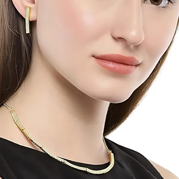 Gold_Toned_Choker_Necklace_with_Enamel_&_CZ_Stones_For_Women_&_Girls