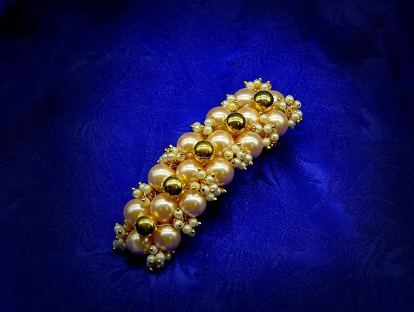 Gold-Toned_White_Pearls_&_Beads_Clip/Barrette_For_Women_&_Girls