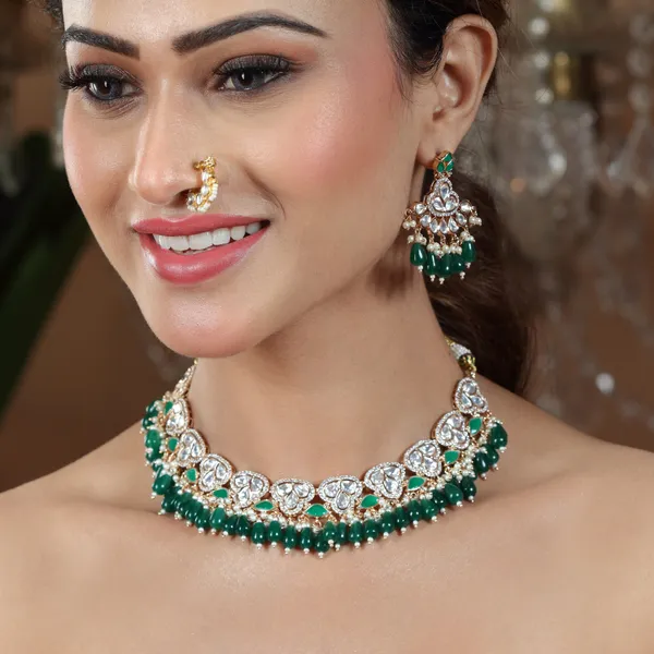 Graceful_Kundan_Necklace_and_Earrings_Set_with_Emerald_Green_For_Women_&_Girls