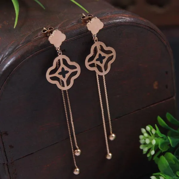 Stainless_Steel_Rosegold_Plated_Clover_Chain_Dangle_Earring__4033_For_Women_&_Girls
