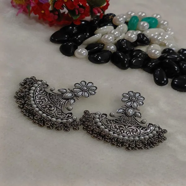 Antique_Gold_Plated_Floral_Kundan_and_Stone_Studded_Artwork_with_Hanging_Pearl_Dangler_Earring_For_Women_&_Girls