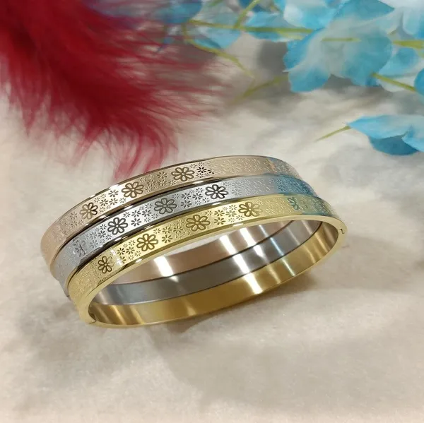 Set_of_Three_Stainless_Steel_Unisex_Kada-_STKD_4140_For_Women_&_Girls