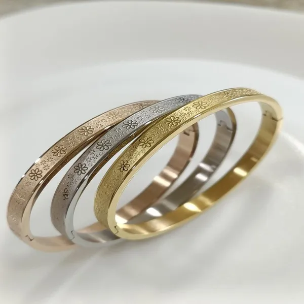 Set_of_Three_Stainless_Steel_Unisex_Kada-_STKD_4140_For_Women_&_Girls