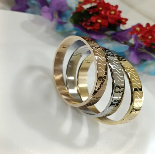 Set_of_Three_Stainless_Steel_Unisex_Kada-_STKD_4152_For_Women_&_Girls