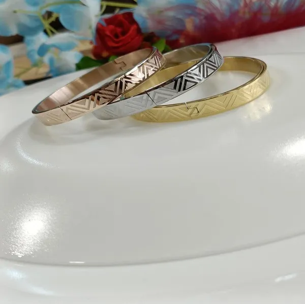 Set_of_Three_Stainless_Steel_Unisex_Kada-_STKD_4165_For_Women_&_Girls