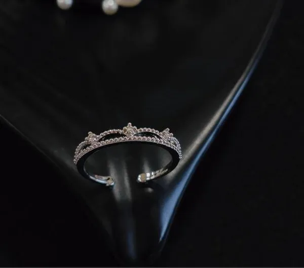 Silver_Plated_Crown_Shaped_Cubic_Zicronia_Adjustable_Finger_For_Women_&_Girls