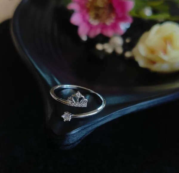 Silver_Plated_Crown_Shaped_Cubic_Zicronia_Adjustable_Finger_For_Women_&_Girls