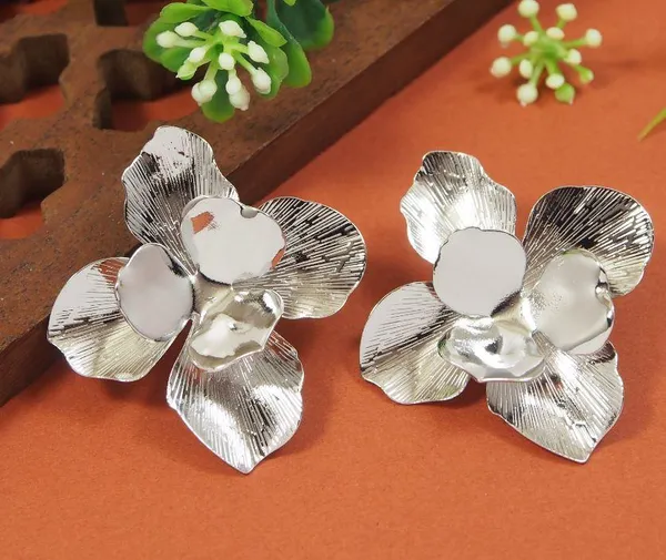 Silver_Plated_Mini_Flower_Stud_Western_Earring_-_WER_4734_For_Women_&_Girls