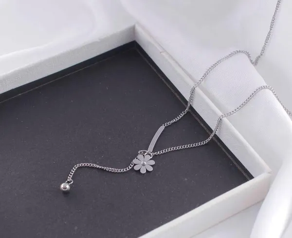 Stainless_Steel_Daisy_Flower_Pendent_Necklace_-_STNK_5045_For_Women_&_Girls