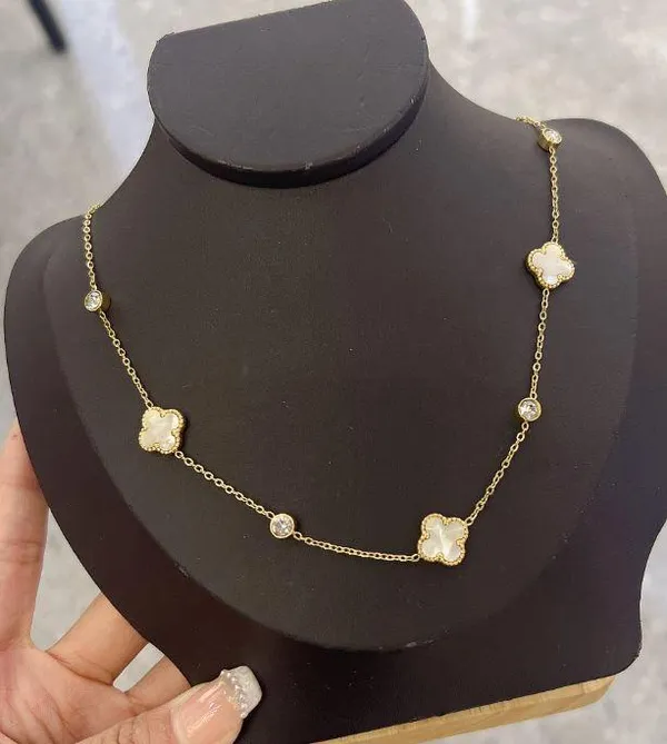 Stainless_Steel_Clover_Chain_Link_Necklace_-_STNK_5015_For_Women_&_Girls