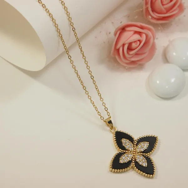 Stainless_Steel_Clover_Pendent_Chain_Necklace_-_STNK_4987_For_Women_&_Girls