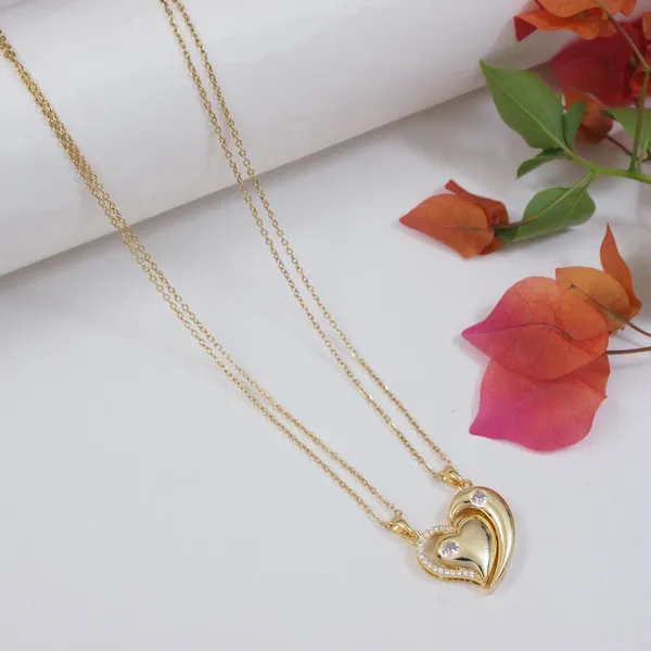 Stainless_Steel_Couple_Magnetic_Heart_Necklace_For_Women_&_Girls