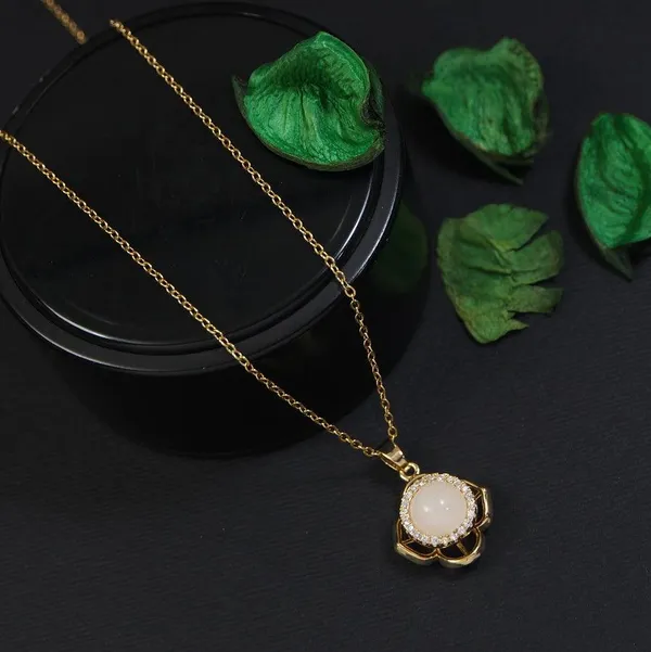 Stainless_Steel_Gold_Plated_Floral_Pearl_Spinning_Pendent_Ne_For_Women_&_Girls