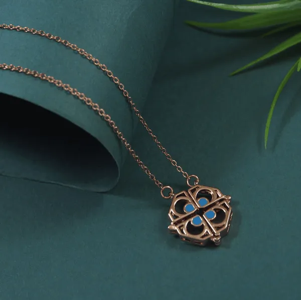 Stainless_Steel_Gold/_Rosegold_Plated_Clover_Folding_Magneti_For_Women_&_Girls