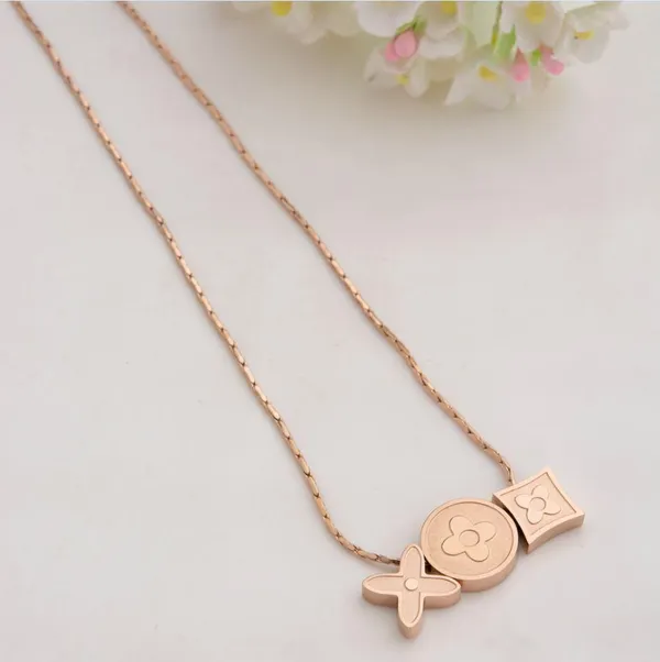 Stainless_Steel_Rose_Gold_Plated_Chain_With_Clover_Charm_Pen_For_Women_&_Girls