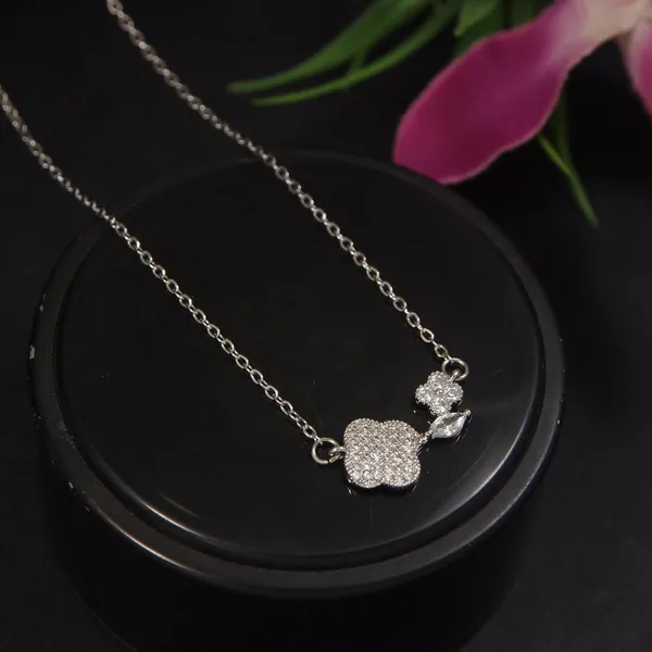 Stainless_Steel_Silver_Clover_Pendent_Chain_Necklace_-_STNK_For_Women_&_Girls
